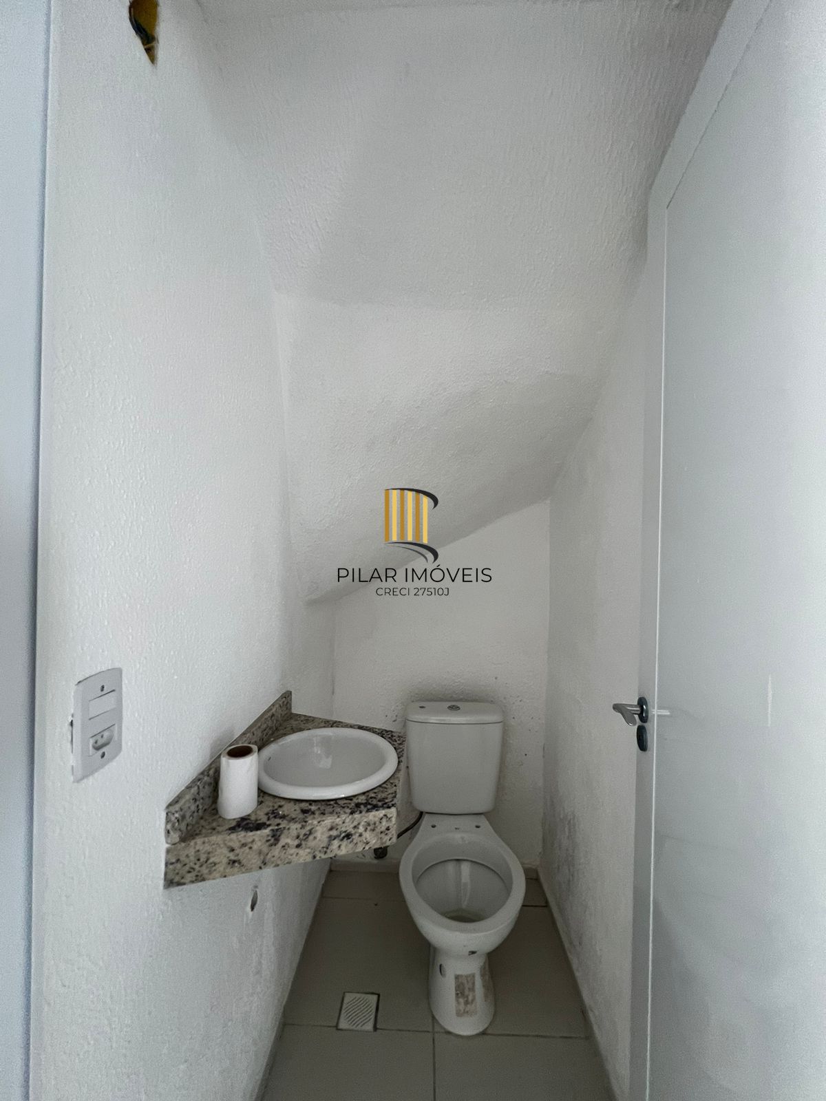 Casa em condomínio com 3 dormitórios.