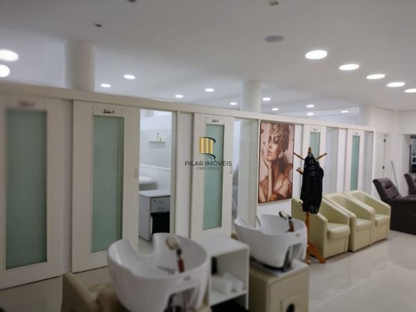 Loja em Porto Alegre, no bairro Menino Deus, e 3 banheiros, à venda.