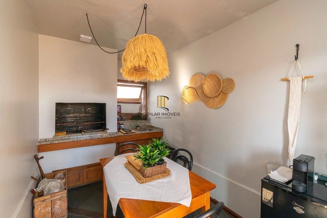 Cobertura ensolarada no coração de Petrópolis — 2 (ou 3) dormitórios + 1 vaga escriturada