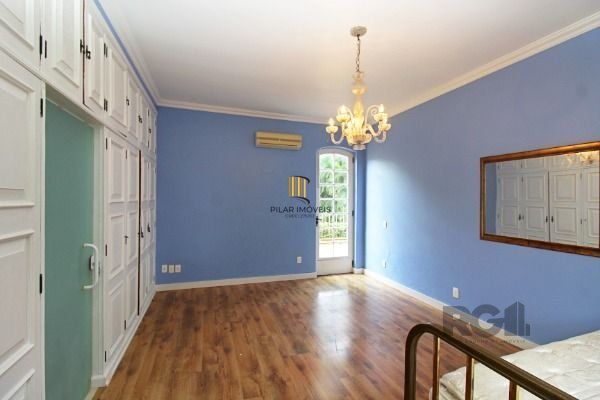 Casa em Porto Alegre, no bairro Pedra Redonda, com 7 dormitório(s), e 7 banheiro