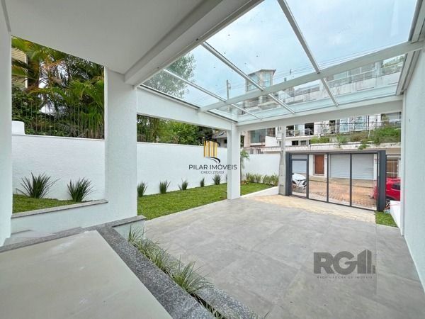 Casa em Porto Alegre, no bairro Vila Conceição, com 3 dormitório(s), à venda.