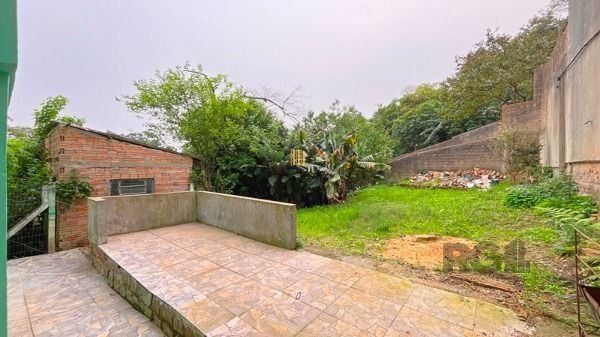 Casa em Porto Alegre, no bairro Vila Nova, com 2 dormitório(s), à venda.