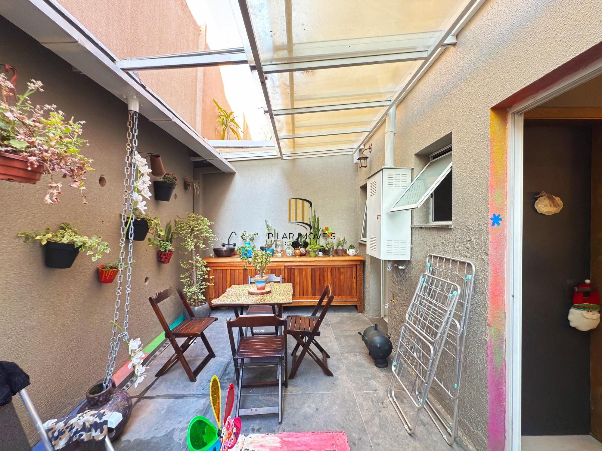 Casa de Condomínio 3 dormitórios no bairro Pedra Redonda