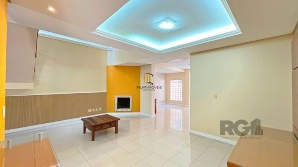 Casa em Porto Alegre, no bairro Nonoai, com 4 dormitório(s), à venda.