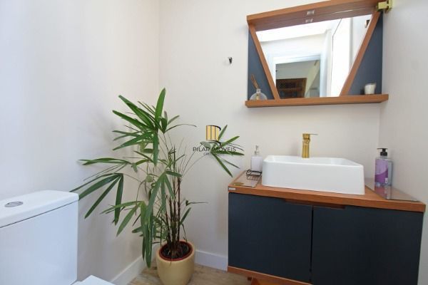 Casa Condominio em Porto Alegre, no bairro Ipanema, com 2 dormitório(s), e 2 ban