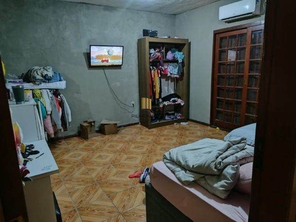 Casa em Porto Alegre, no bairro Vila Nova, com 4 dormitório(s), e 4 banheiros, à