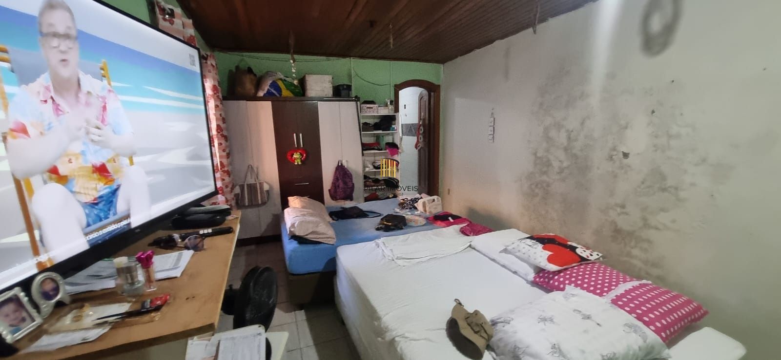 Ótimo terreno com casa em localização privilegiada no bairro.