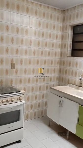 Casa em Porto Alegre, no bairro Vila Nova, com 3 dormitório(s), e 3 banheiros, à