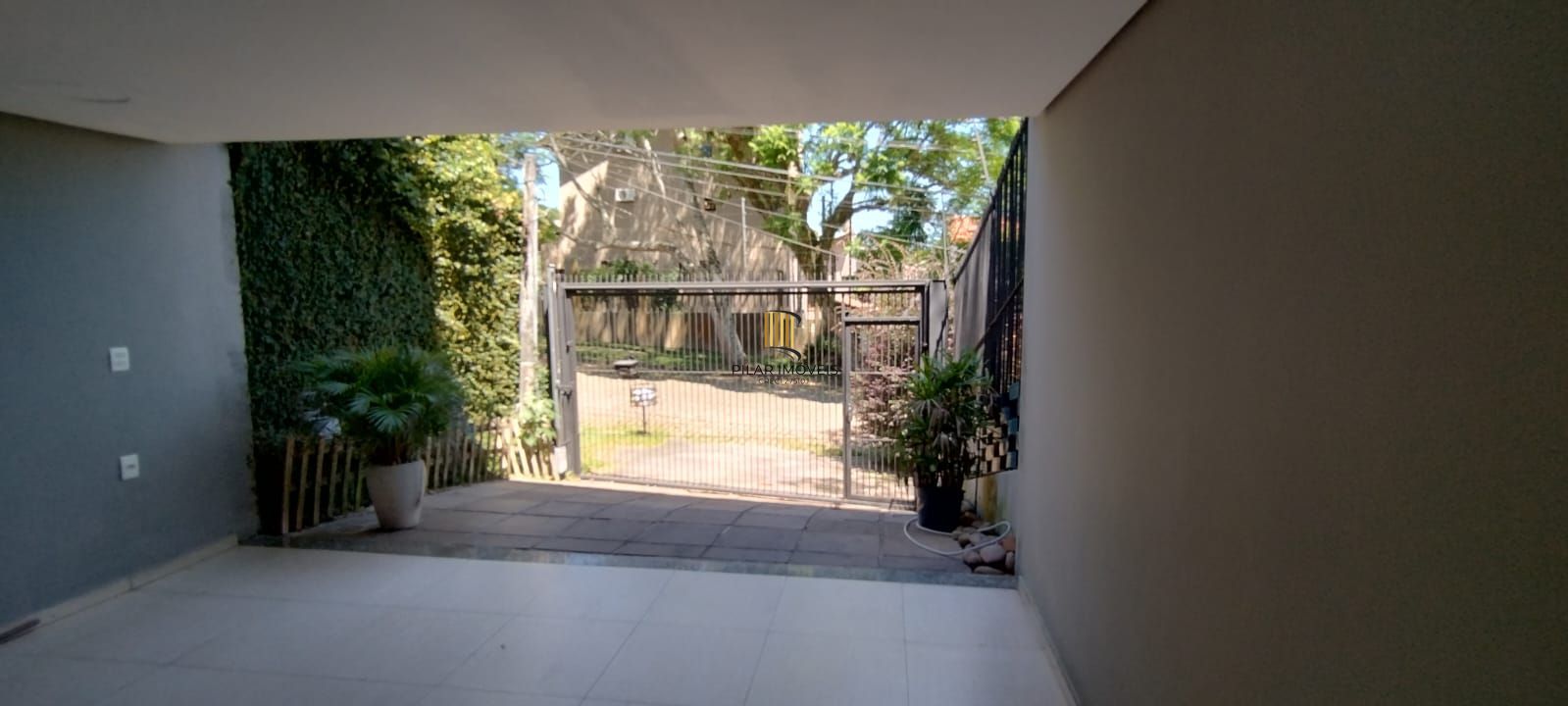 Linda Residência com 3 dormitórios, sendo 1 suíte á venda no Imperial Parque.