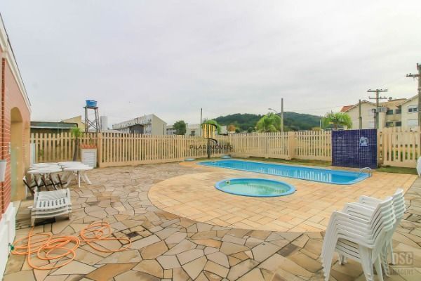 Carrara- Casa térrea 2 dormitórios, reformada , com 2 vagas , churrasqueira