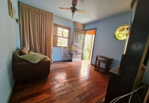 Casa em Porto Alegre, no bairro Tristeza, com 2 dormitório(s), e 2 banheiros, à 