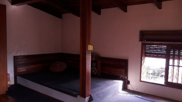 Casa em Porto Alegre, no bairro Aberta dos Morros, com 4 dormitório(s), e 4 banh