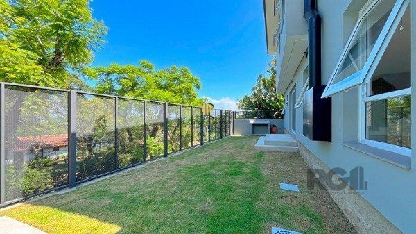 Casa em Porto Alegre, no bairro Jardim Isabel, com 3 dormitório(s), e 3 banheiro