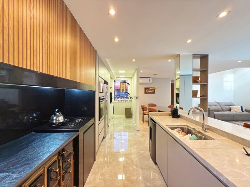 Casa contemporânea, 4 d, sendo 2 suítes, uma no térreo,206 m² , bairro tristeza