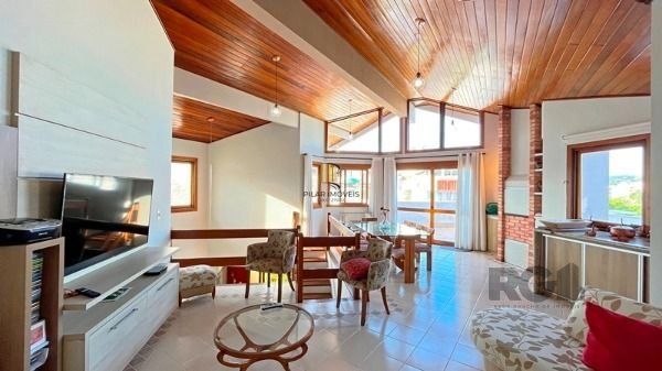 Ótima Cobertura Duplex com 233,00 m² Privativos no Miolo do Bairro Tristeza