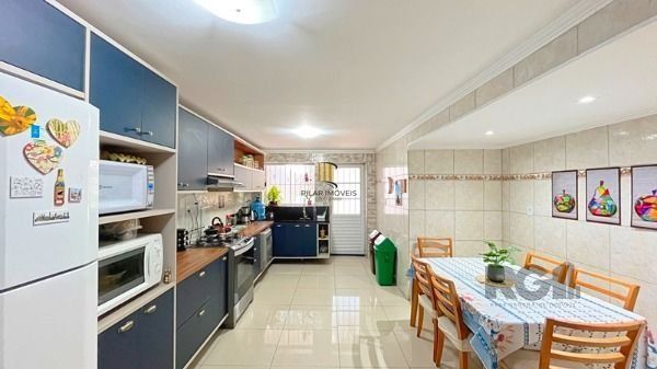 Casa para Venda - 240m², 4 dormitórios, 3 vagas - Nonoai