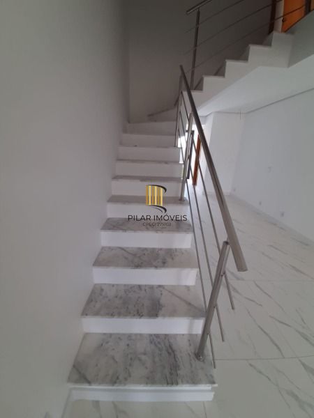 Sobrado em Porto Alegre, no bairro Aberta dos Morros, com 2 dormitório(s), e 2 b