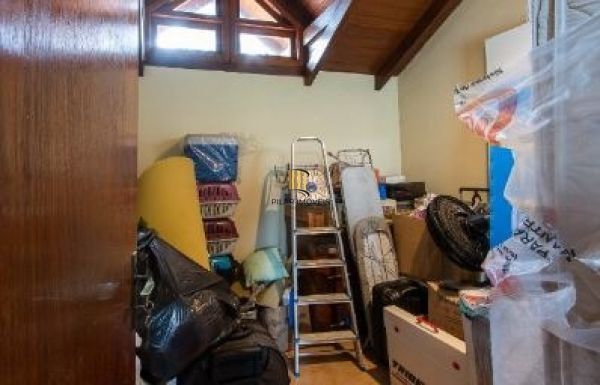 Casa em Porto Alegre, no bairro Ipanema, com 3 dormitório(s), e 3 banheiros, à v