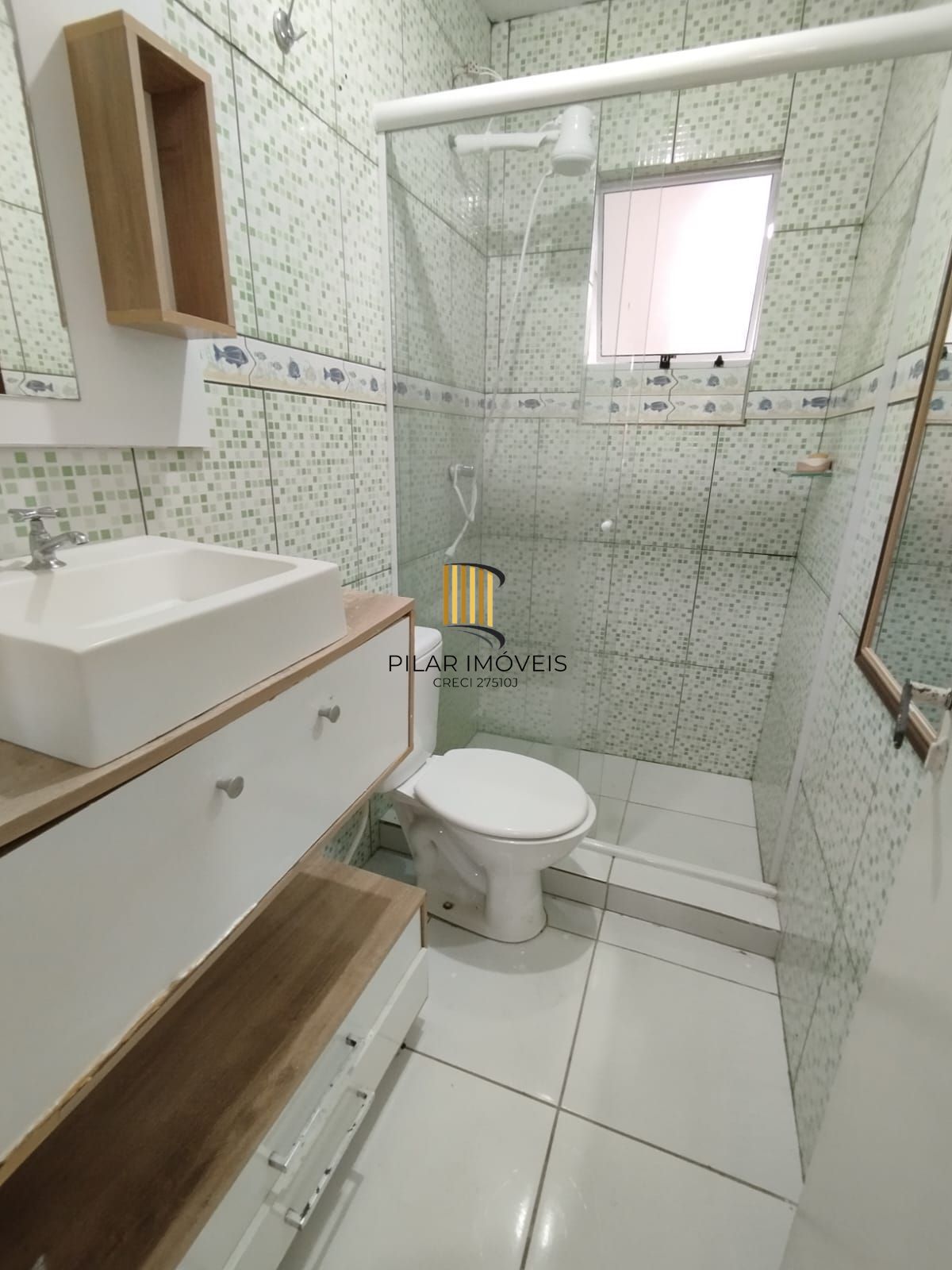 Casa 2 dorm, sala, cozinha, banheiro e área gourmet. Aceita carro no negócio. Nã