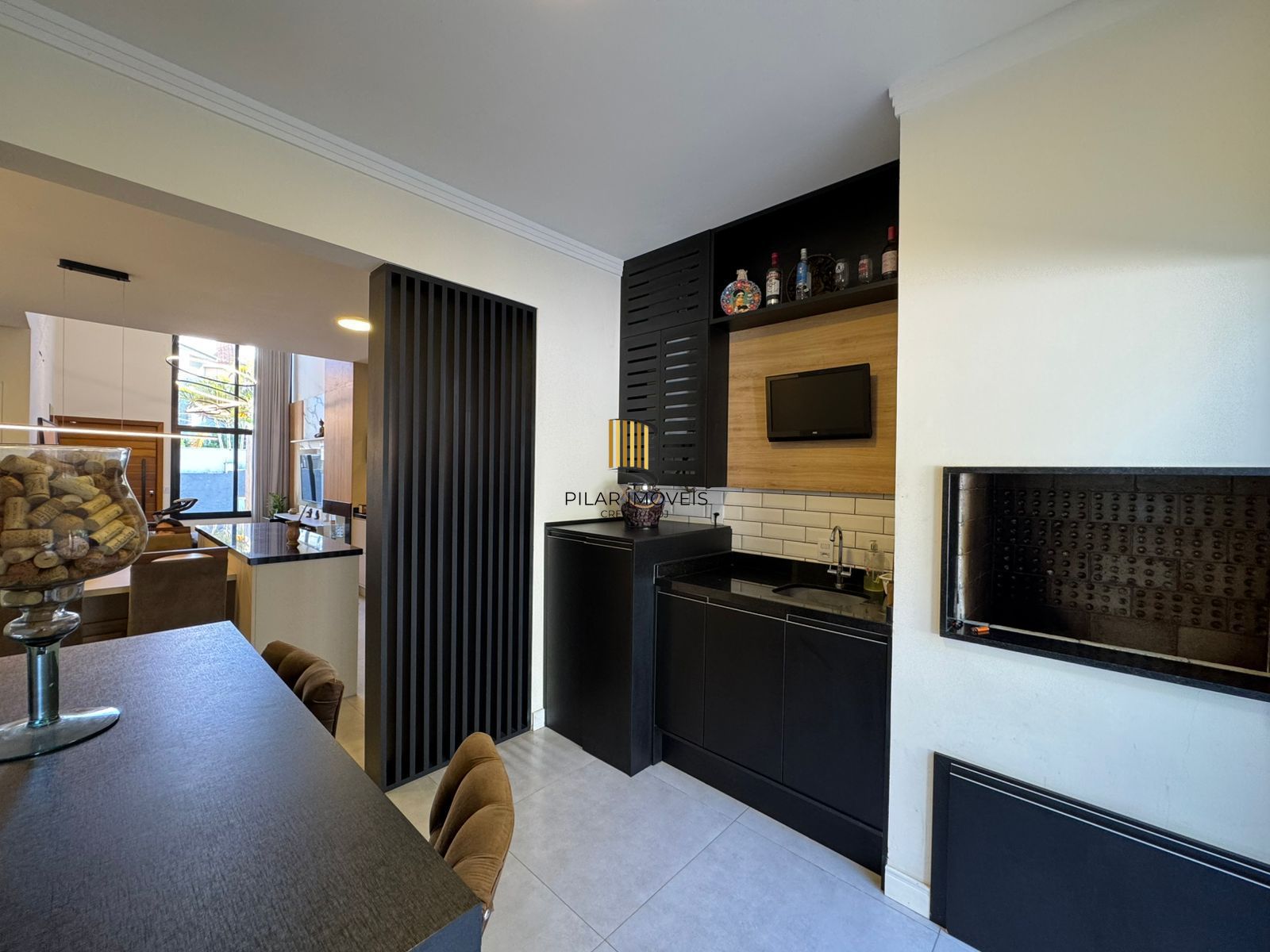 Casa térrea com pátio , 3d , 1 suíte, Condomínio Reserva do Lago I - Hípica