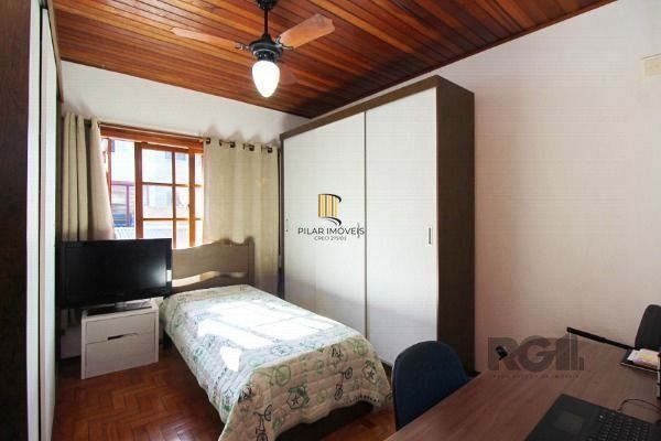 Sobrado em Porto Alegre, no bairro Vila Nova, com 3 dormitório(s), e 3 banheiros