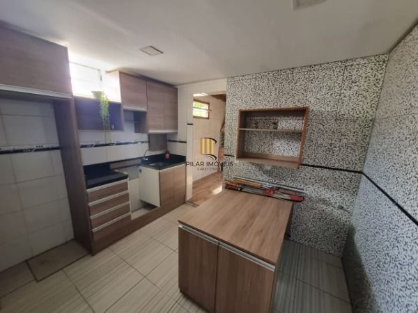 Sobrado em Porto Alegre, no bairro Vila Nova, com 2 dormitório(s), e 2 banheiros