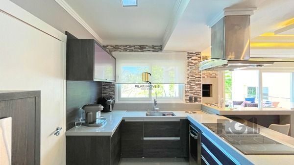 Casa em Porto Alegre, no bairro Aberta dos Morros, com 3 dormitório(s), e 3 banh