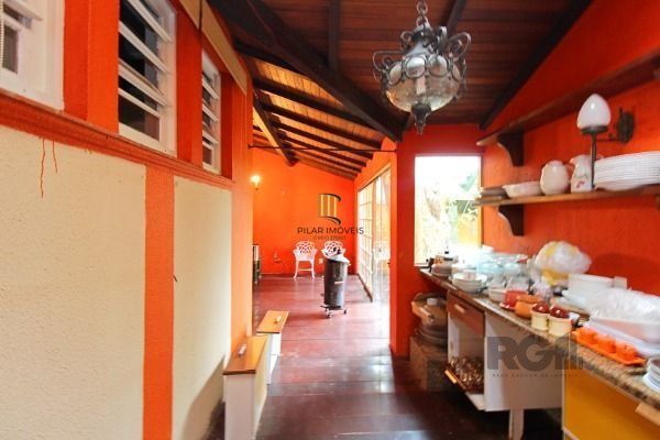 Casa em Porto Alegre, no bairro Pedra Redonda, com 7 dormitório(s), e 7 banheiro