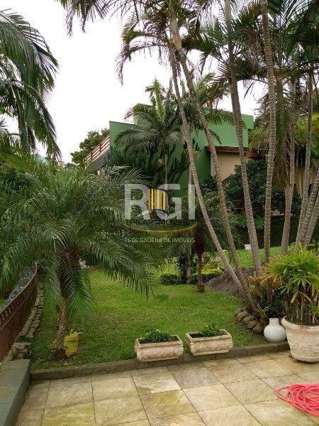 Casa para Venda - 741m², 5 dormitórios, sendo 3 suites, 9 vagas - Espirito Santo