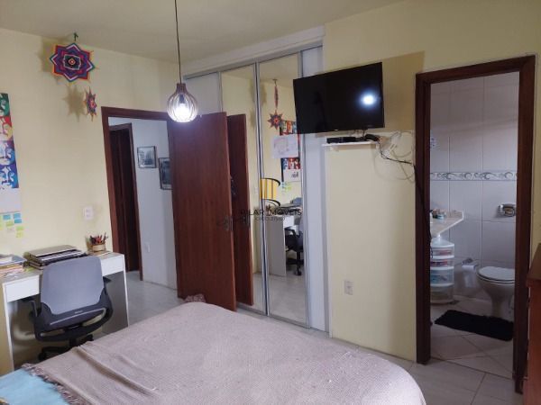 Sobrado em Porto Alegre, no bairro Espírito Santo, com 3 dormitório(s), e 3 banh