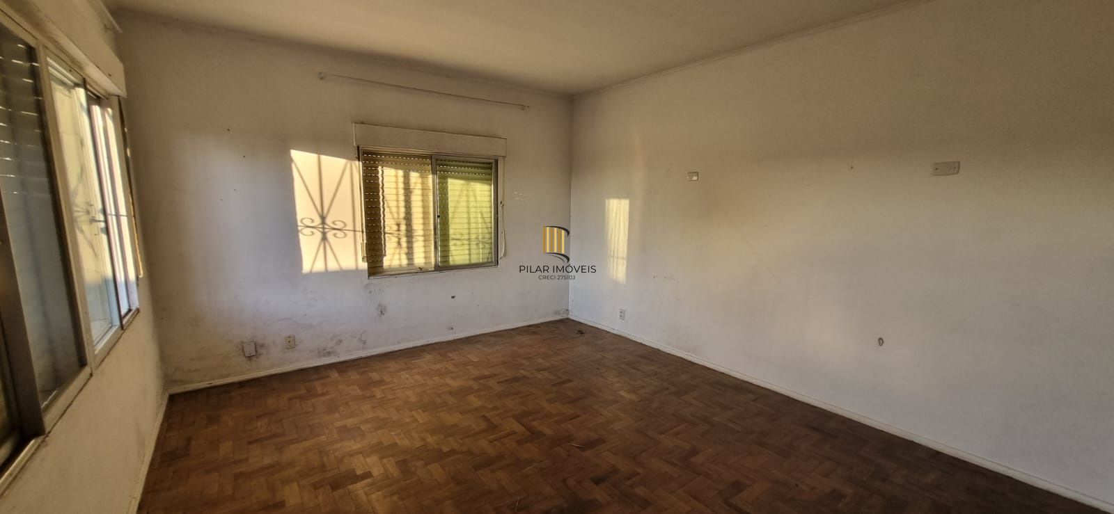 Ótimo terreno com casa em localização privilegiada no bairro.