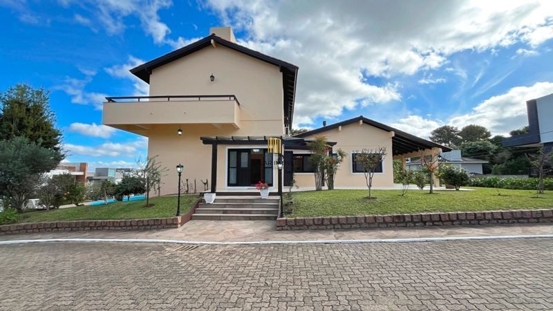 Altos do lago- Com 3 dormitórios, 3 vagas , piscina , Linda e ampla casa em cond