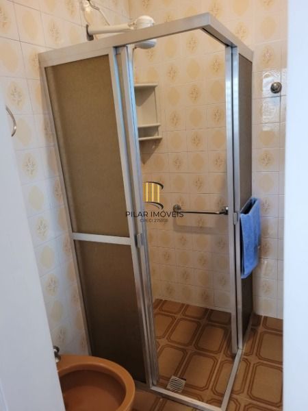 Casa em Porto Alegre, no bairro Cavalhada, com 6 dormitório(s), e 6 banheiros, à