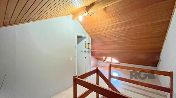 Residência no bairro Guarujá, com 3 dormitório(s), e 3 banheiros, à venda.