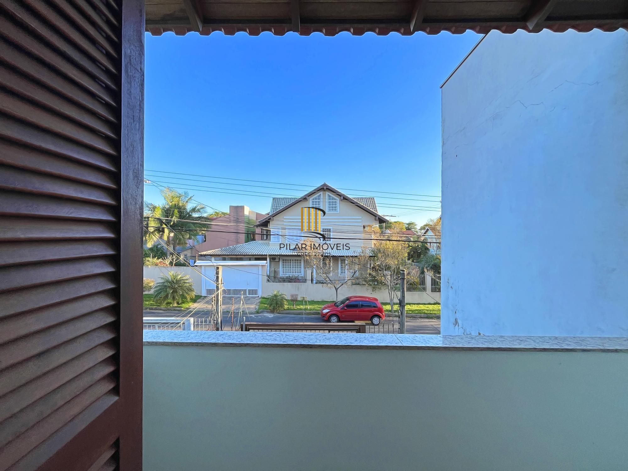 Residência com 4 dormitórios sendo 1 suites no Bairro Guarujá.