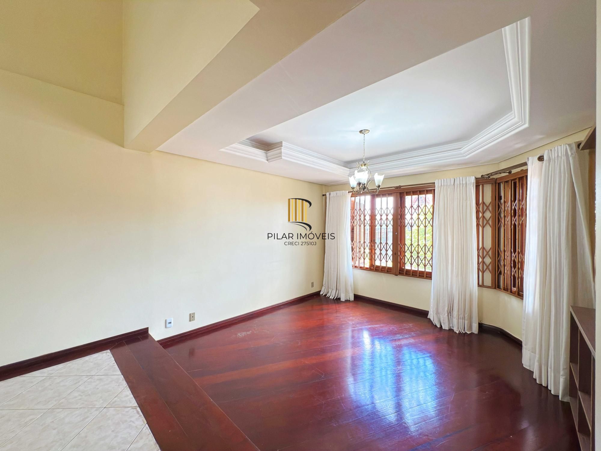 Casa 4 dormitórios no bairro Ipanema