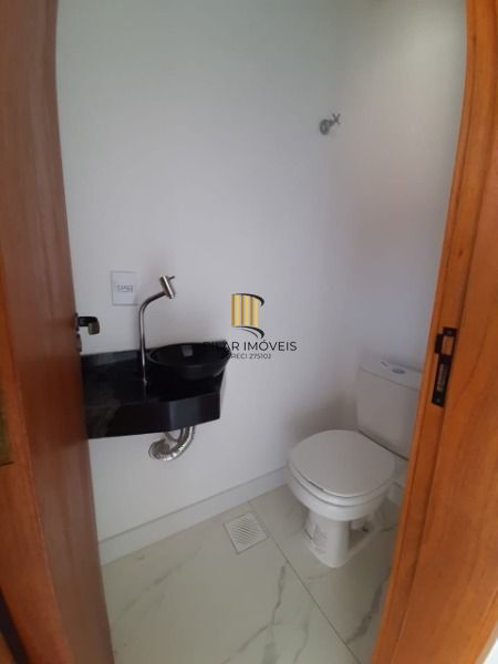 Sobrado em Porto Alegre, no bairro Aberta dos Morros, com 2 dormitório(s), e 2 b