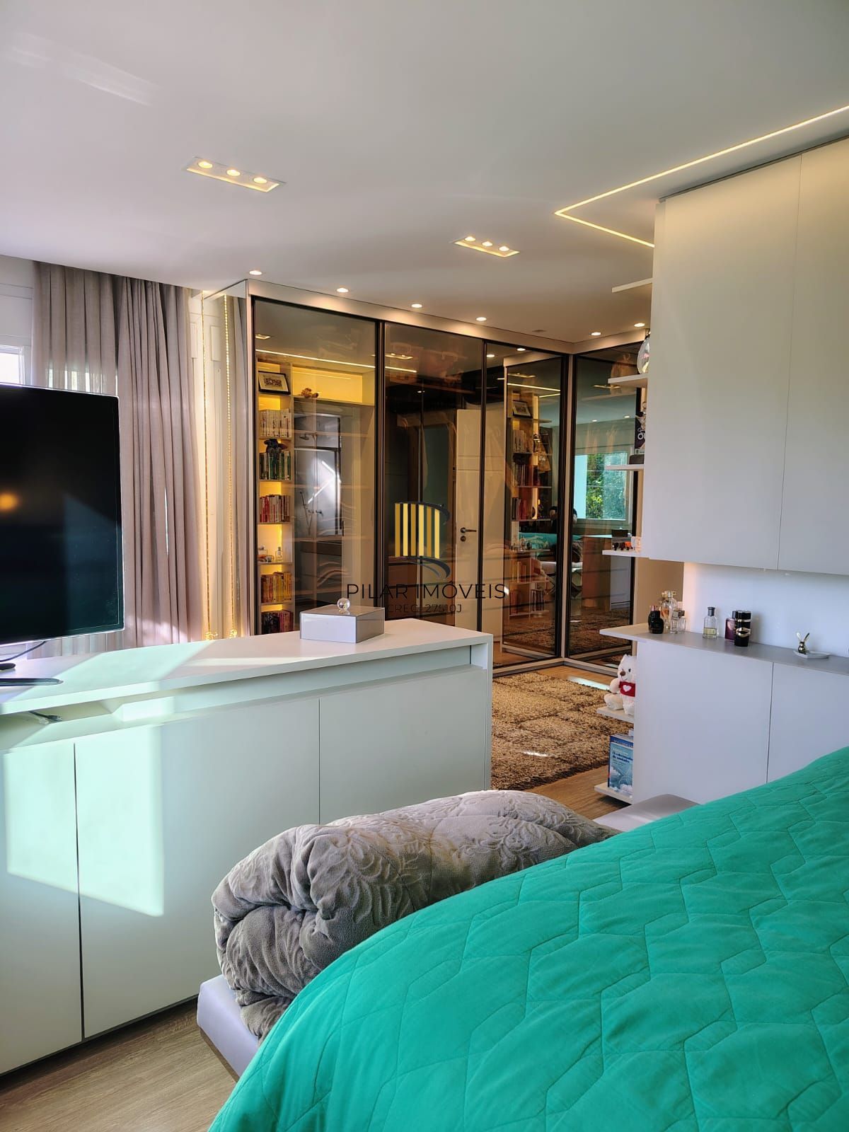 Espetacular Casa de Condomínio com 3 suítes, Piscina com aquecimento