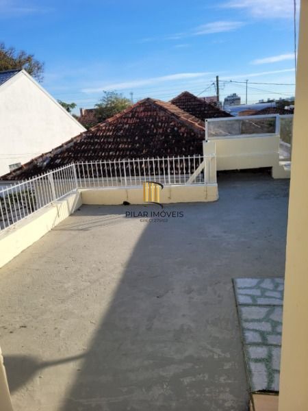 Casa em Porto Alegre, no bairro Cavalhada, com 6 dormitório(s), e 6 banheiros, à