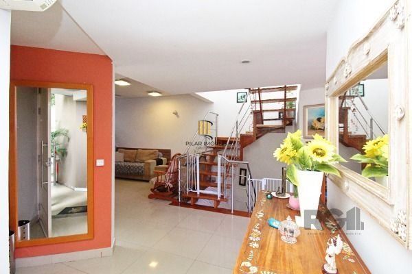 Casa em Porto Alegre, no bairro Tristeza, com 3 dormitório(s), e 3 banheiros, à 