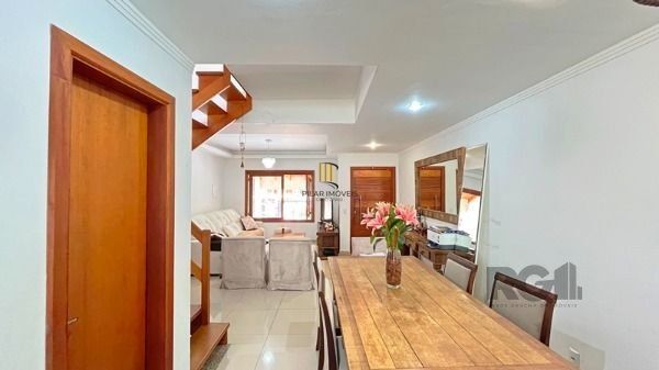 Casa em Porto Alegre, no bairro Tristeza, com 3 dormitório(s), e 3 banheiros, à 