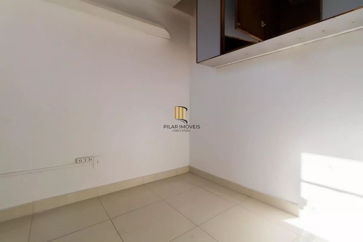 Ótimo apartamento no Menino Deus com 76,48m2 de área privativa, 3 dormitórios e 2 banheiros.