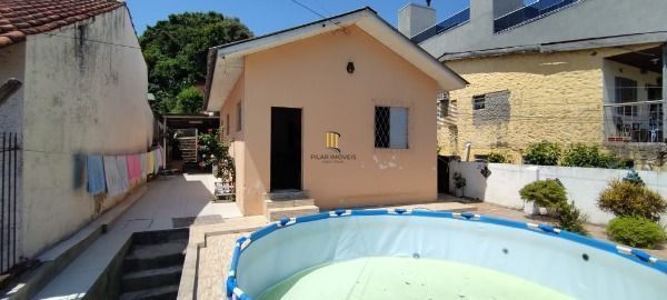 Casa em Porto Alegre, no bairro Tristeza, com 3 dormitório(s), e 3 banheiros, à 