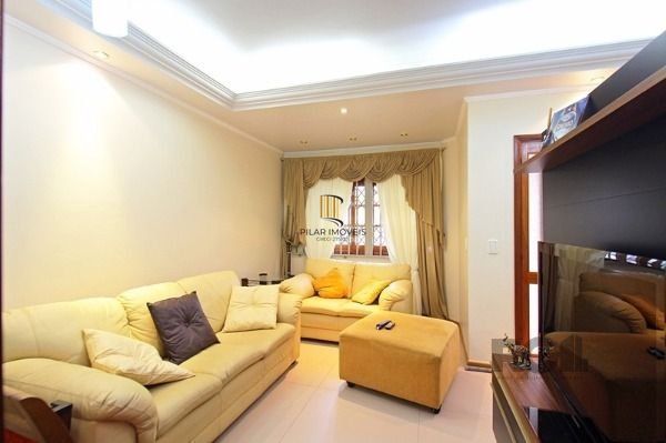 Casa em Porto Alegre, no bairro Tristeza, com 3 dormitório(s), e 3 banheiros, à 