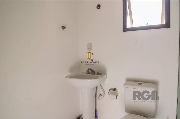 Apartamento em Porto Alegre, no bairro Medianeira, com 2 dormitório(s), e 2 banh