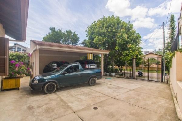 Casa para Venda - 300m², 4 dormitórios, sendo 1 suites, 8 vagas - Imperial Parqu