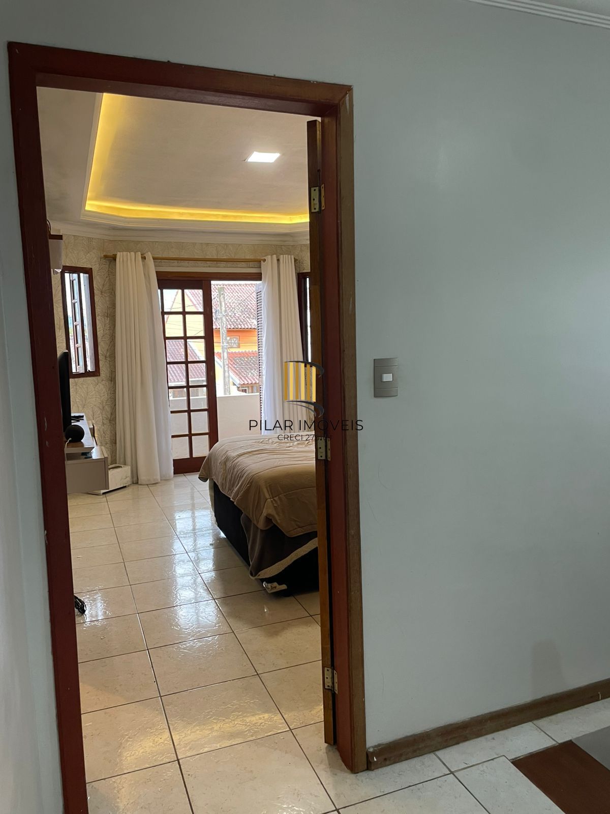 Lindo sobrado com 3 dormitórios á venda no bairro Hípica.