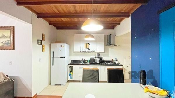 Casa em Porto Alegre, no bairro Hípica, com 2 dormitório(s), e 2 banheiros, à ve