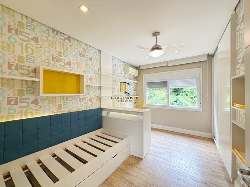 Linda Residência em Condomínio Fechado no Bairro Pedra Redonda.