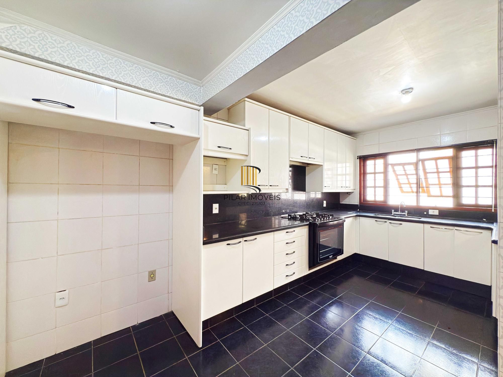 Casa 4 dormitórios no bairro Ipanema